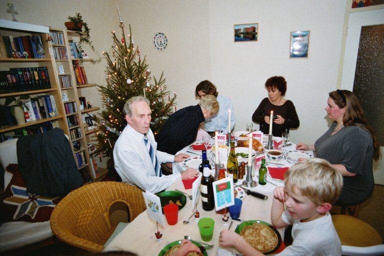 20031226 15aan tafel